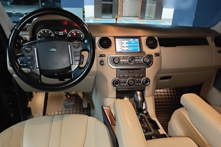 Used Land Rover Discovery 2012 5.0 V8 HSE Center Console