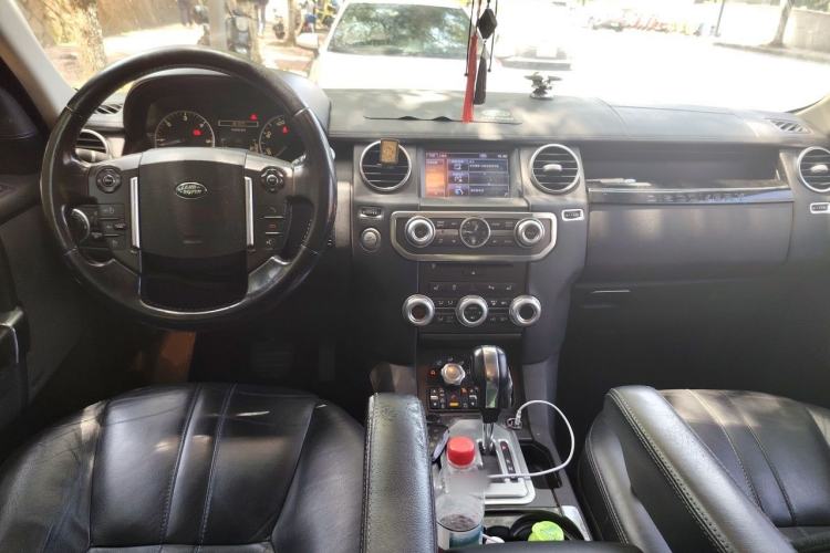 Used Land Rover Discovery 2012 3.0 SDV6 HSE Diesel Version Center Console