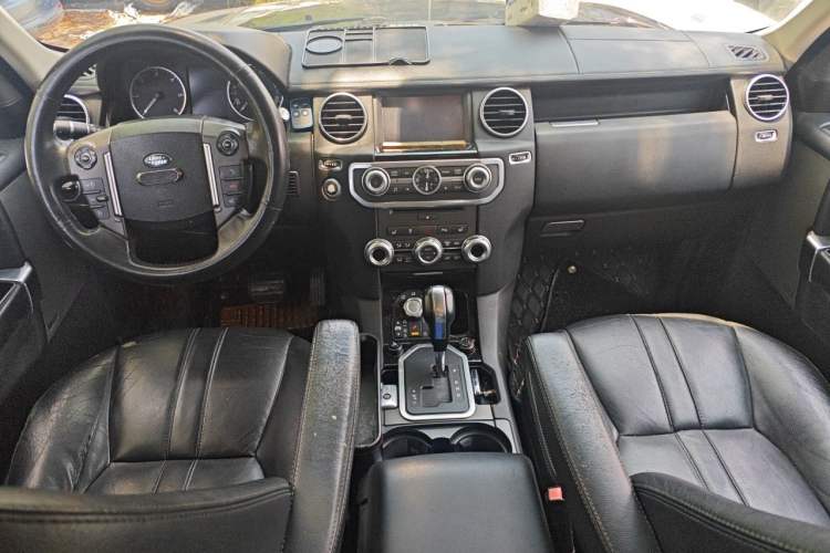 Used Land Rover Discovery 2012 3.0 SDV6 HSE Diesel Version Center Console