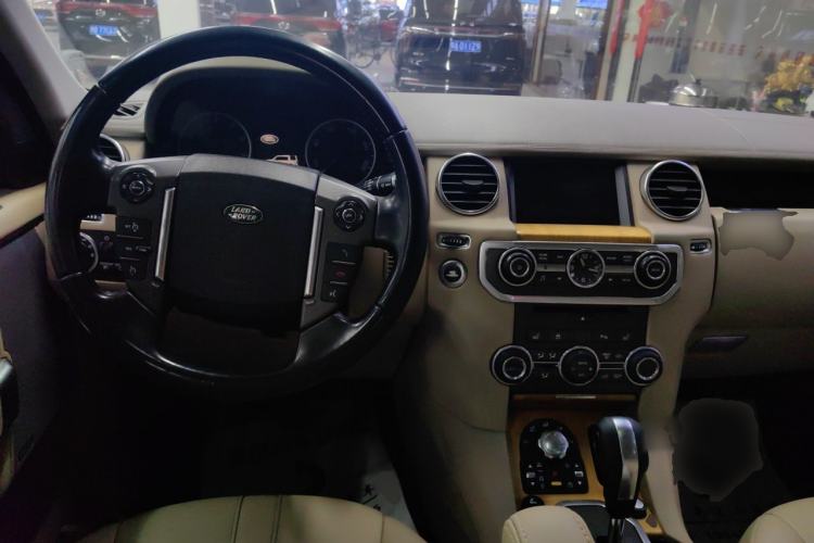 Used Land Rover Discovery  Center Console