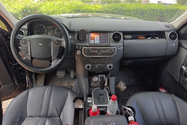 Used Land Rover Discovery 2012 3.0 SDV6 HSE Diesel Version Center Console