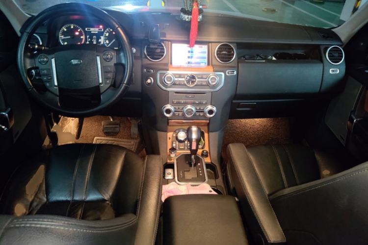 Used Land Rover Discovery 2012 3.0 SDV6 HSE Diesel Version Center Console