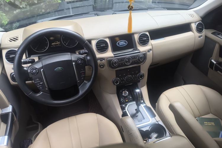 Used Land Rover Discovery 2012 3.0 SDV6 HSE Diesel Version Center Console