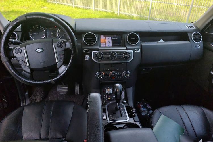 Used Land Rover Discovery 2012 5.0 V8 HSE Center Console