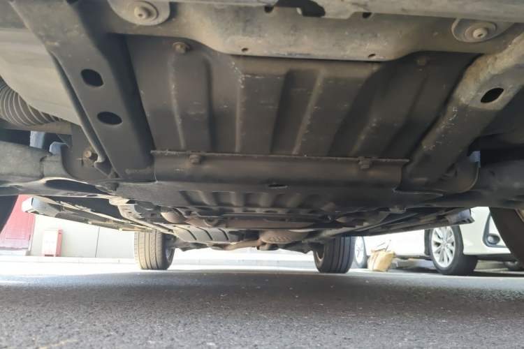 Used Land Rover Discovery 2012 5.0 V8 SE Chassis Front
