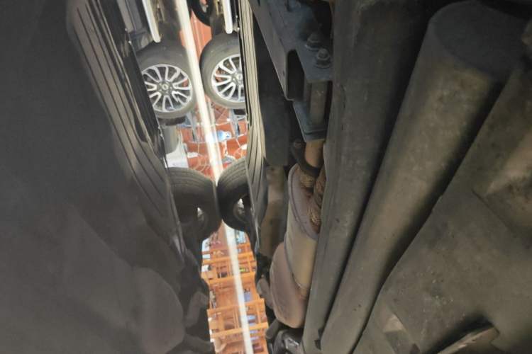Used Land Rover Discovery 2012 5.0 V8 SE Chassis Front Left