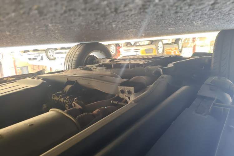 Used Land Rover Discovery 2012 5.0 V8 SE Chassis Front Left