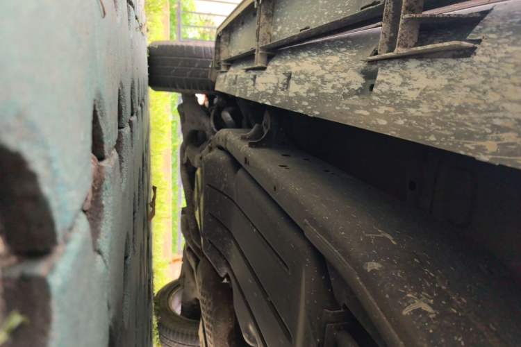Used Land Rover Discovery 2012 5.0 V8 HSE Chassis Front Right