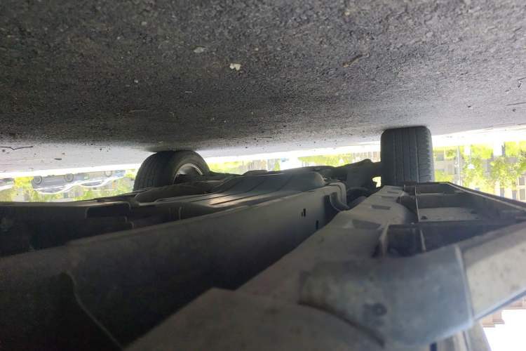 Used Land Rover Discovery 2012 5.0 V8 HSE Chassis Front Right