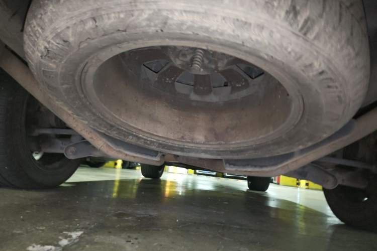 Used Land Rover Discovery 2012 5.0 V8 HSE Chassis Rear