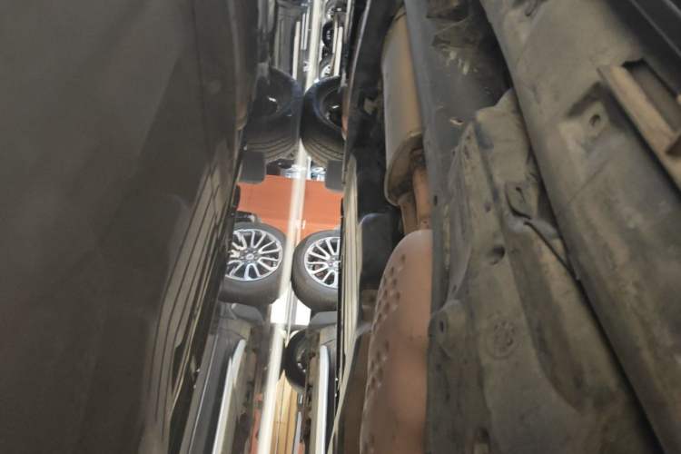 Used Land Rover Discovery 2012 5.0 V8 SE Chassis Rear Left