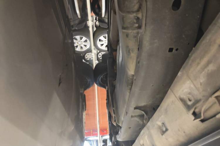 Used Land Rover Discovery 2012 5.0 V8 SE Chassis Rear Right