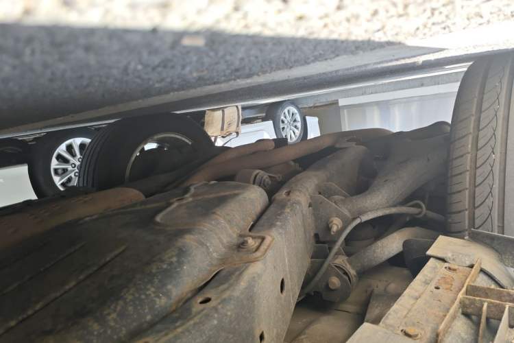 Used Land Rover Discovery 2012 5.0 V8 SE Chassis Rear Right