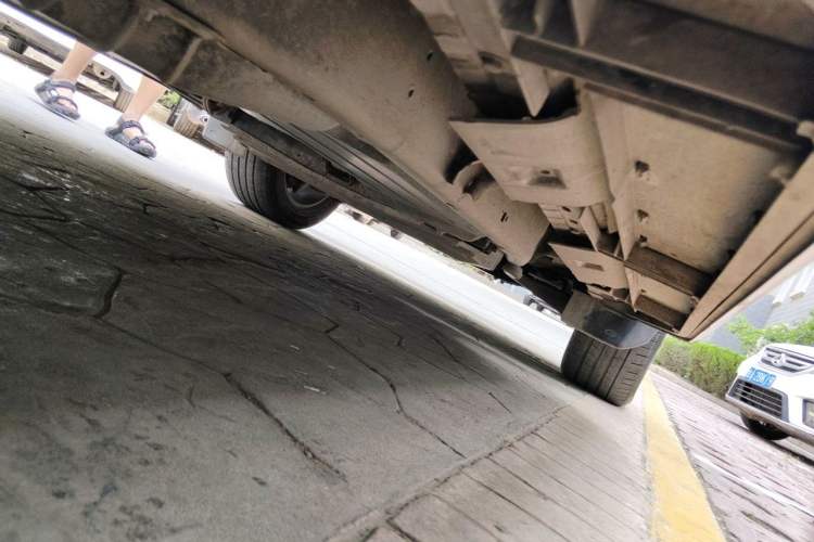 Used Land Rover Discovery 2012 3.0 SDV6 HSE Diesel Version Chassis Rear Right