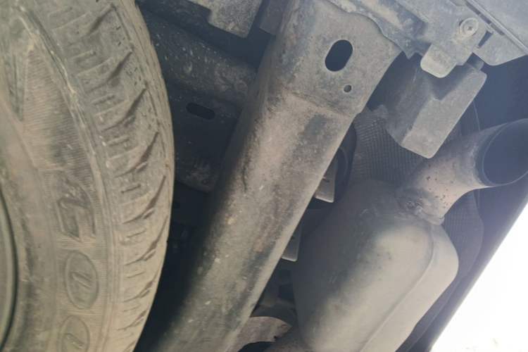 Used Land Rover Discovery 2012 5.0 V8 HSE Chassis Rear Right