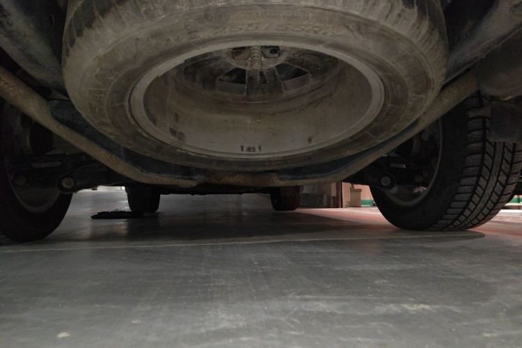 Used Land Rover Discovery 2012 5.0 V8 SE Chassis Rear