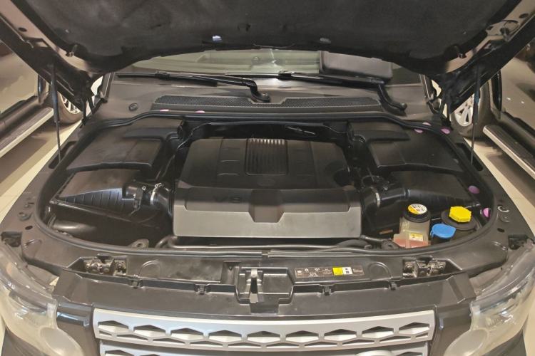 Used Land Rover Discovery 2012 5.0 V8 SE Engine Bay