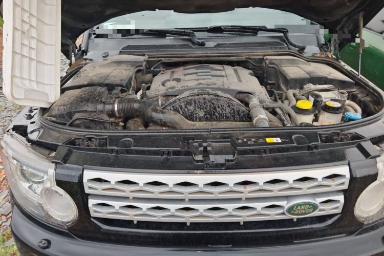 Used Land Rover Discovery 2012 3.0 SDV6 HSE Diesel Version Engine Bay