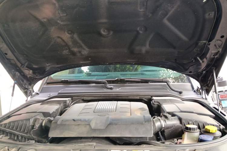 Used Land Rover Discovery 2012 5.0 V8 HSE Engine Bay