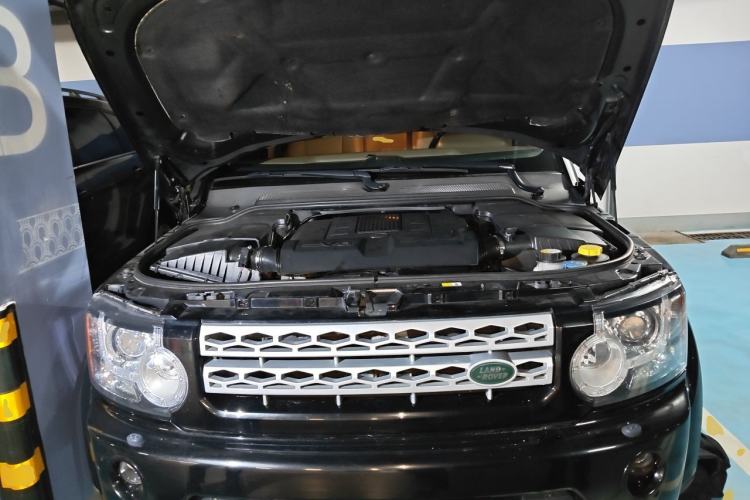 Used Land Rover Discovery 2012 5.0 V8 HSE Engine Bay