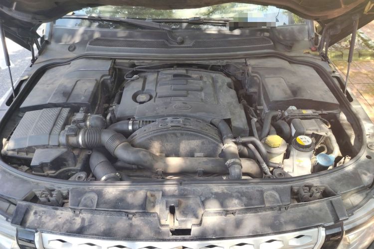 Used Land Rover Discovery 2012 3.0 SDV6 HSE Diesel Version Engine Bay