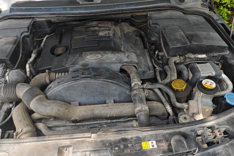 Used Land Rover Discovery 2012 3.0 SDV6 HSE Diesel Version Engine Bay