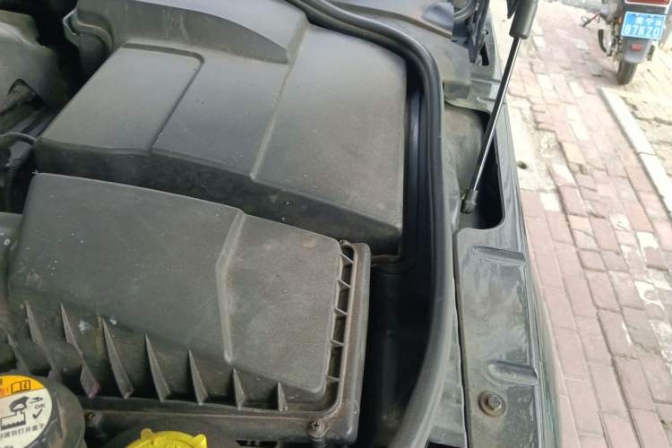 Used Land Rover Discovery 2012 5.0 V8 HSE Engine Bay Left