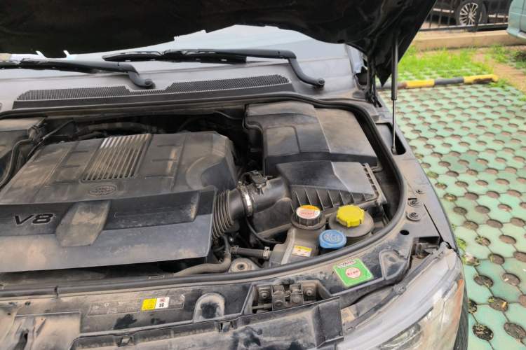 Used Land Rover Discovery 2012 5.0 V8 HSE Engine Bay Left