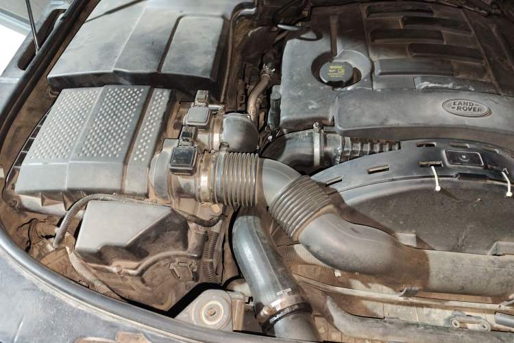 Used Land Rover Discovery 2012 3.0 SDV6 HSE Diesel Version Engine Bay Right