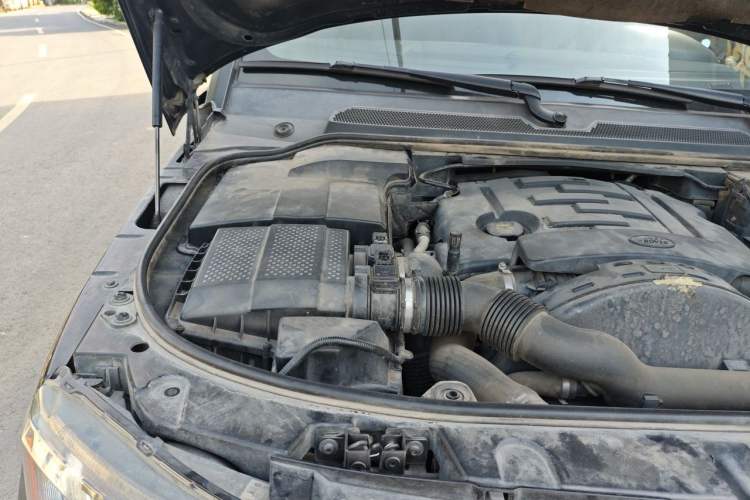 Used Land Rover Discovery 2012 3.0 SDV6 HSE Diesel Version Engine Bay Right