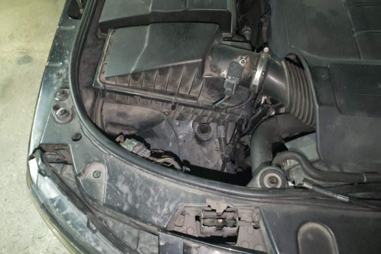 Used Land Rover Discovery 2012 5.0 V8 HSE Engine Bay Right