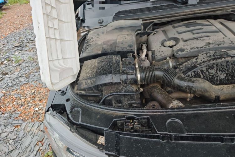 Used Land Rover Discovery 2012 3.0 SDV6 HSE Diesel Version Engine Bay Right
