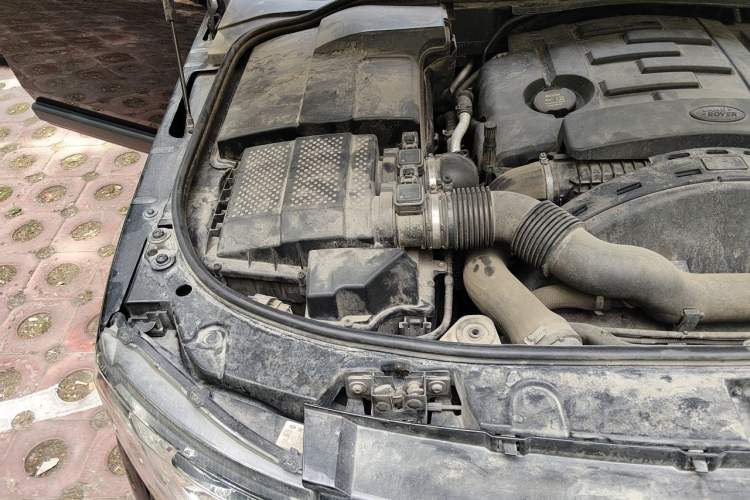 Used Land Rover Discovery 2012 3.0 SDV6 HSE Diesel Version Engine Bay Right