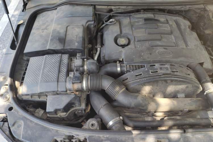Used Land Rover Discovery 2012 3.0 SDV6 HSE Diesel Version Engine Bay Right