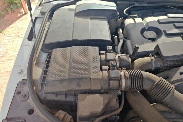 Used Land Rover Discovery 2012 3.0 SDV6 HSE Diesel Version Engine Bay Right
