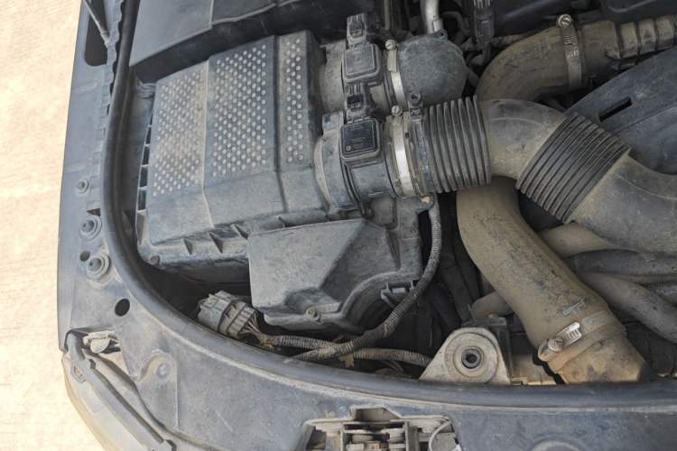Used Land Rover Discovery 2012 3.0 SDV6 HSE Diesel Version Engine Bay Right