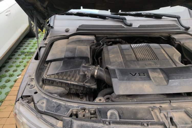 Used Land Rover Discovery 2012 5.0 V8 HSE Engine Bay Right
