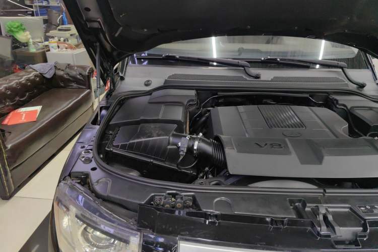 Used Land Rover Discovery  Engine Bay Right