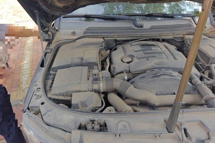 Used Land Rover Discovery 2012 3.0 SDV6 HSE Diesel Version Engine Bay Right