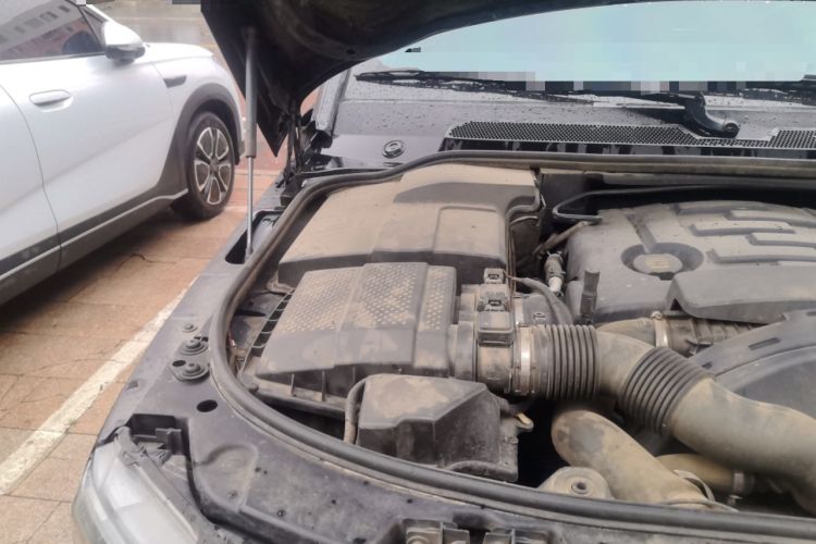 Used Land Rover Discovery 2012 3.0 SDV6 HSE Diesel Version Engine Bay Right