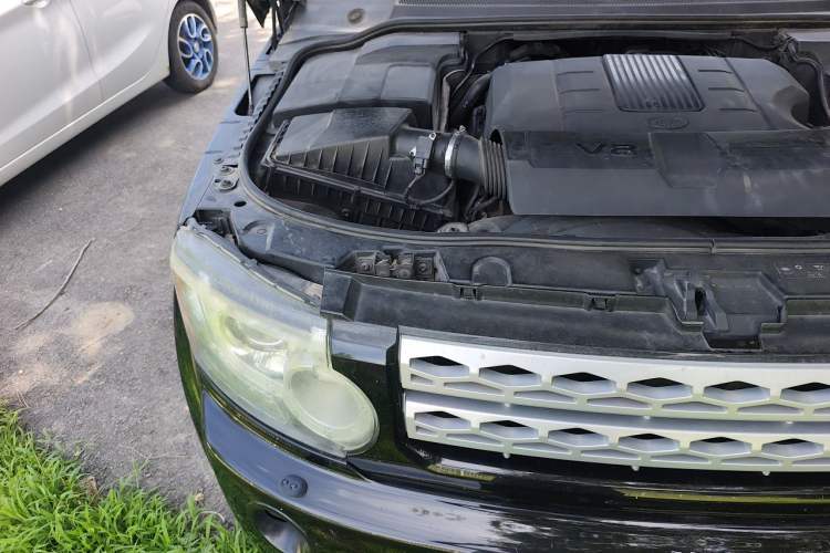 Used Land Rover Discovery 2012 5.0 V8 HSE Engine Bay Right