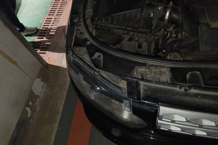 Used Land Rover Discovery 2012 5.0 V8 SE Engine Bay Right