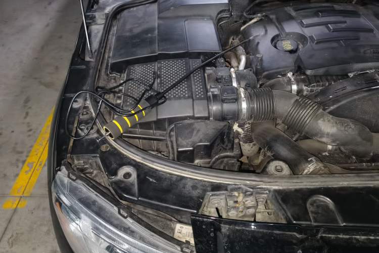 Used Land Rover Discovery 2012 3.0 SDV6 HSE Diesel Version Engine Bay Right