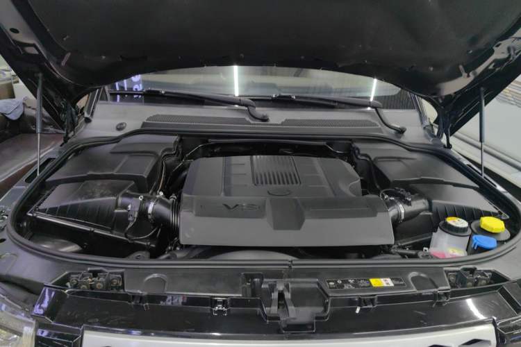 Used Land Rover Discovery  Engine Bay