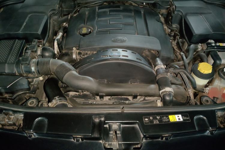 Used Land Rover Discovery 2012 3.0 SDV6 HSE Diesel Version Engine Bay