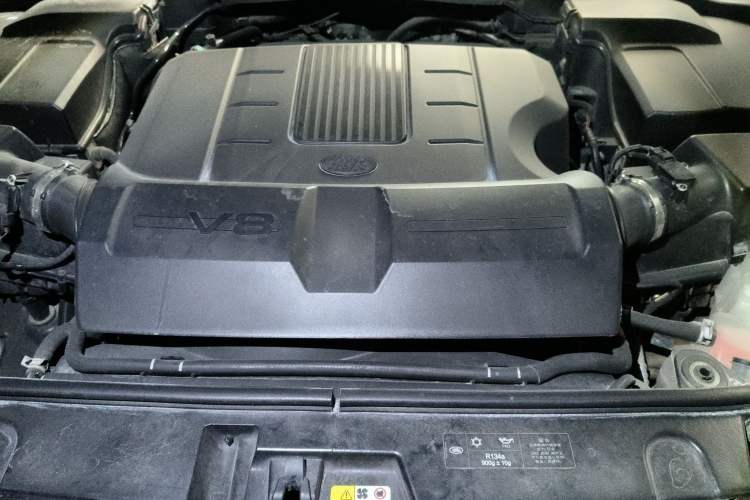 Used Land Rover Discovery 2012 5.0 V8 HSE Engine Bay