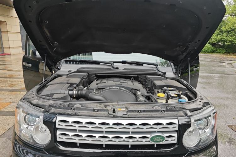 Used Land Rover Discovery 2012 3.0 SDV6 HSE Diesel Version Engine Bay