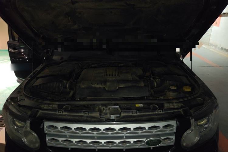 Used Land Rover Discovery 2012 5.0 V8 SE Engine Bay