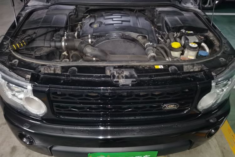Used Land Rover Discovery 2012 3.0 SDV6 HSE Diesel Version Engine Bay