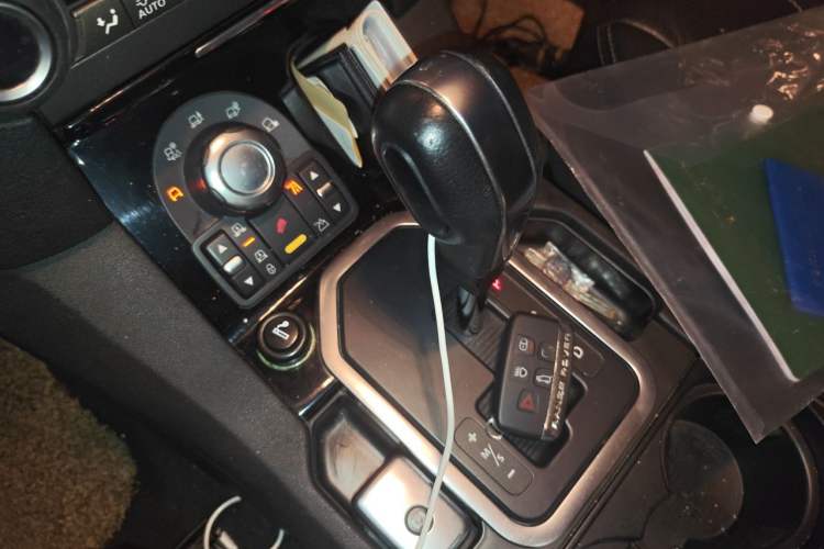 Used Land Rover Discovery 2012 3.0 SDV6 HSE Diesel Version Gear Lever